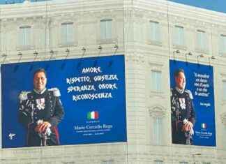 Gigantografia Mario Cerciello Rega: Omaggio in piazza Cavour news-16092024-061552