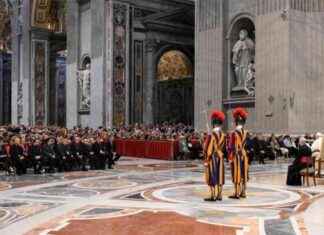 Il Papa ai Teatini: Rinnovamento, Comunione e Servizio a Roma news-17092024-044437