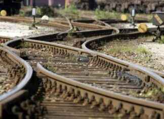 Marmo sui binari: rischio deragliamento treno pendolari news-17092024-044601