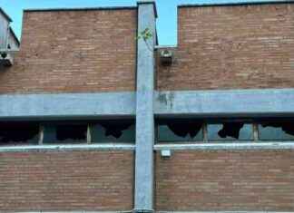 Vetri rotti dall’edificio abbandonato finiscono nell’ingresso della scuola: Preoccupazione crescente news-18092024-203942