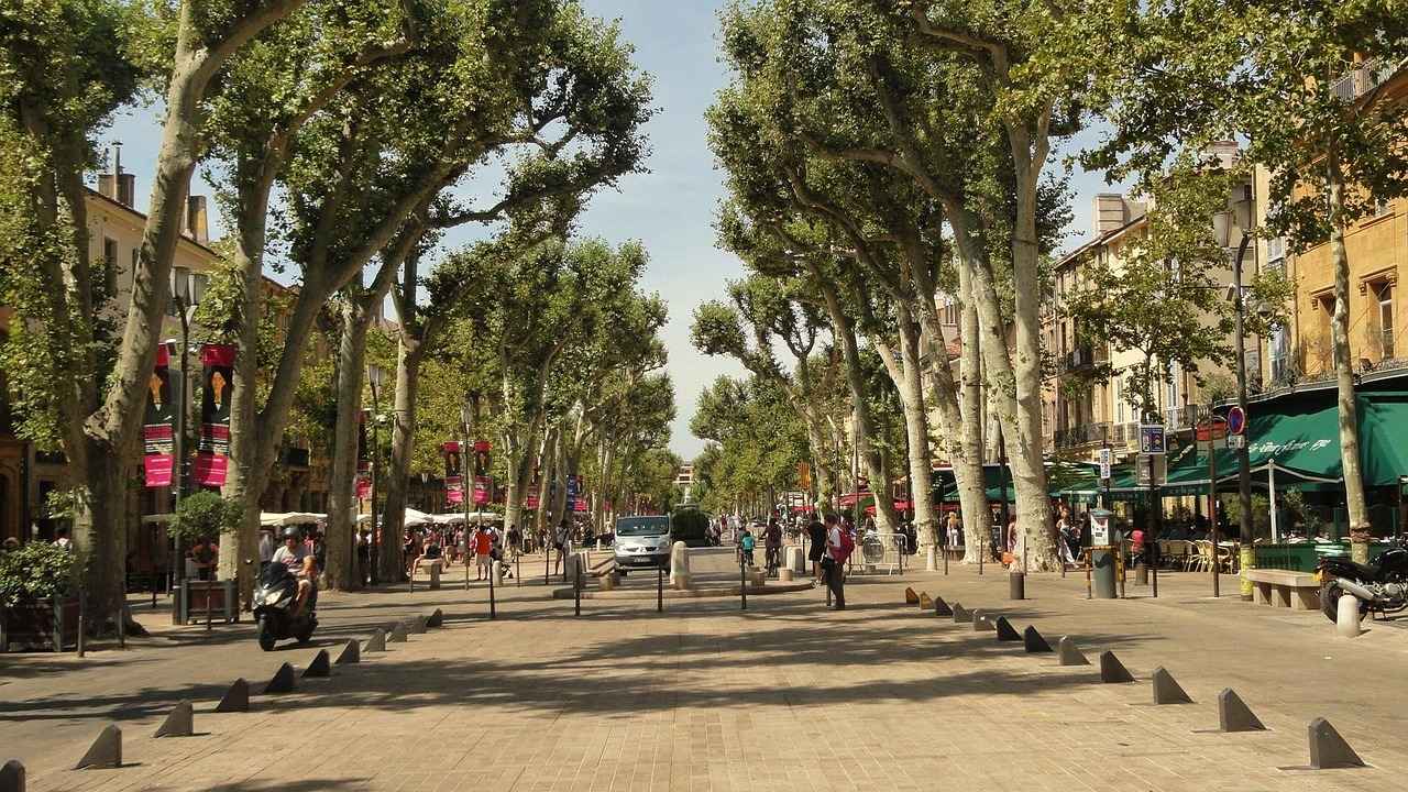 Quels conseils donner aux créateurs pour éviter les escroqueries ?