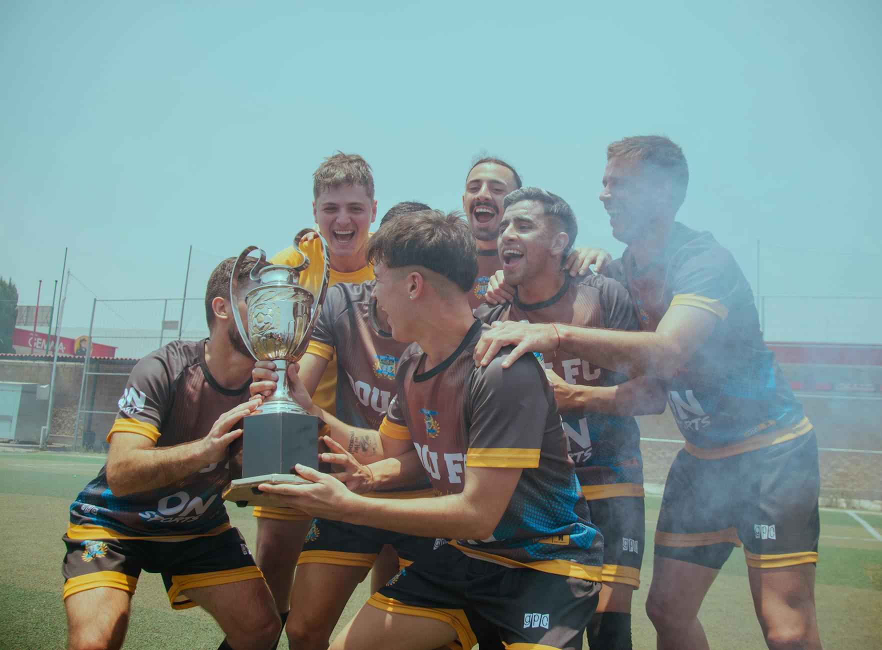 La Storia delle Due Squadre